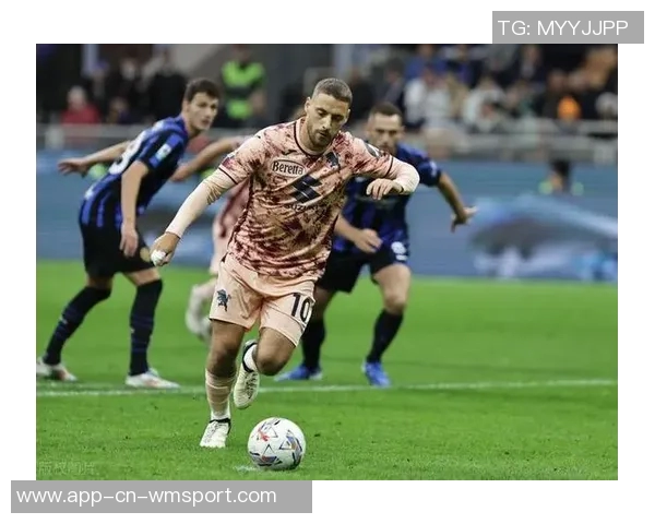 罗马球迷看台致敬德罗西表达友好情谊永不敌对 罗马球迷看台致敬德罗西表达友好情谊永不敌对