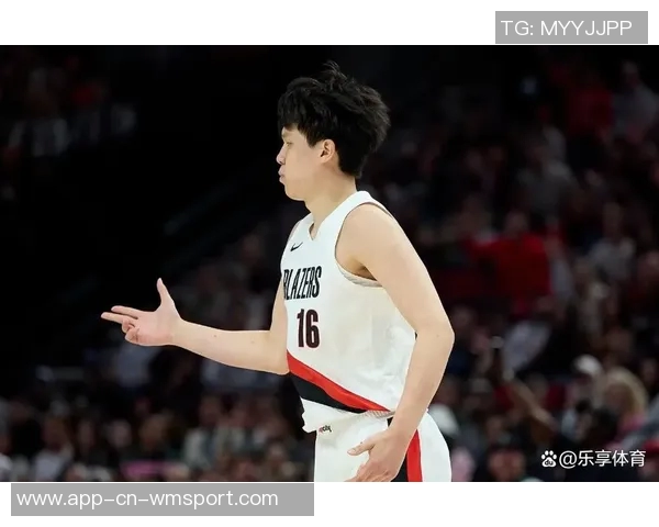 杨瀚森上半场未能登场开拓者面临9分落后困境继续期待机会